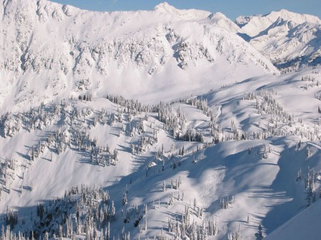 Szűzhavas hegyoldal Kanadában Szűzhavas hegyoldal Kanadában